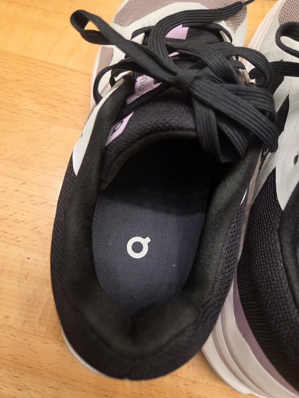 On Running Cloudrunner Sneakers Heron/Black/White Women's Size 8 - Picture 6 of 9